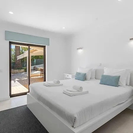 Relaxing With Private Pool, 6 Min * 拉哥斯