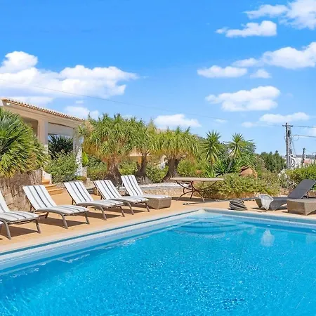 Villa Relaxing With Private Pool, 6 Min